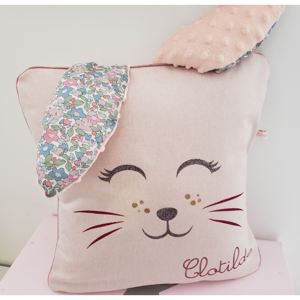 Coussin petit lapin en lin moutarde et liberty Theo personnalisé